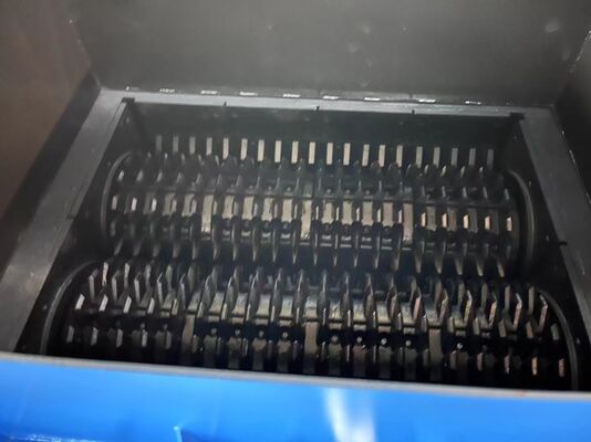 سنگ شکن غلتکی بسیار سازگار، ایمن، قابل اعتماد و آسان برای نگهداری